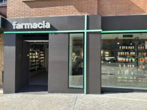 Exterior farmacia Menéndez. C/Padul, 7